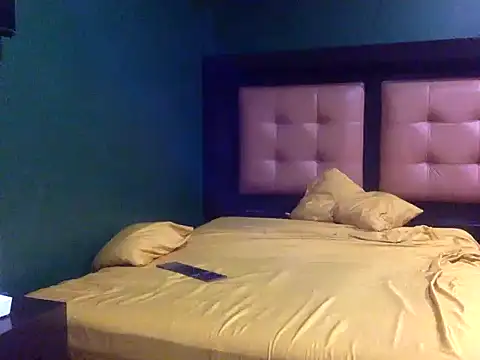 Snapshot of Thiagoforyou chatting on 10.22.25 Thiagoforyou online show from 10.22.25