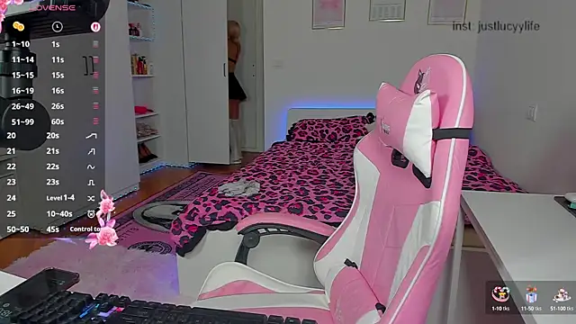 LucyPaigee online show from 09.19.25