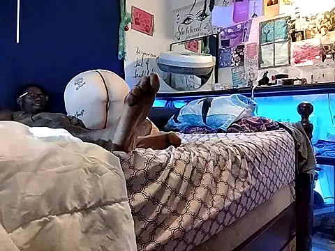 SnowBunny1224 online show from 09.26.25