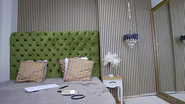 LunaHart online show from 10.22.25