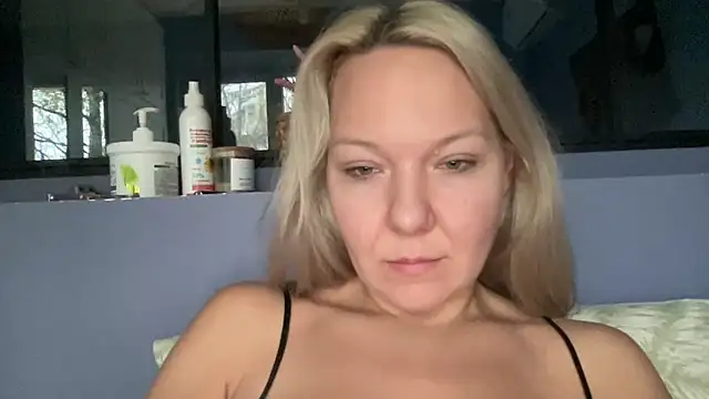 Leonora75 online show from 10.19.25