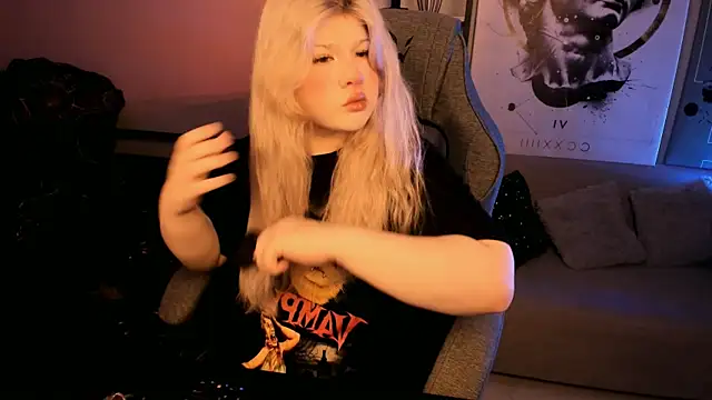 LilithNelson online show from 10.25.25