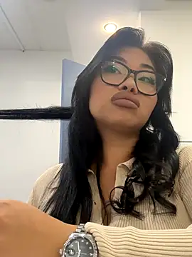 Mia stepMOM online show from 09.14.25