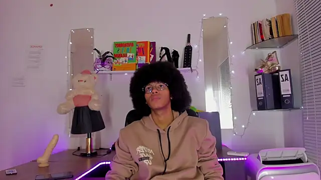 Snapshot of DEAMOL chatting on 10.03.25 DEAMOL online show from 10.03.25