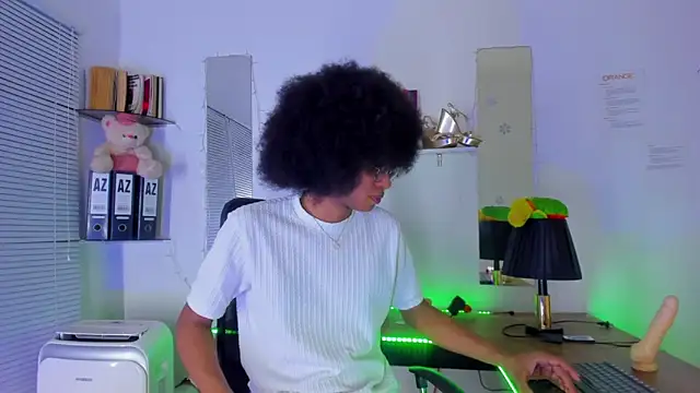 Snapshot of DEAMOL chatting on 11.06.25 DEAMOL online show from 11.06.25