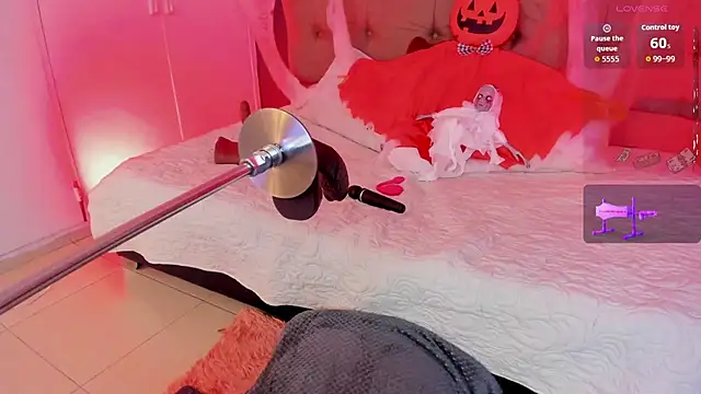 Snapshot of Karol_Pagee chatting on 10.17.25 Karol Pagee online show from 10.17.25