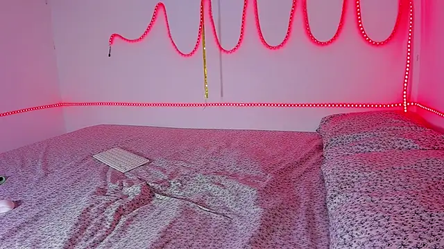 Dulce TentacionLatina online show from 10.06.25