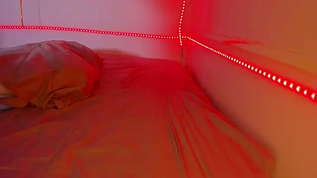 Dulce TentacionLatina online show from 10.11.25