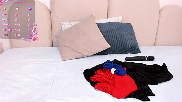 Snapshot of _ghaliaa chatting on 10.16.25 ghaliaa online show from 10.16.25