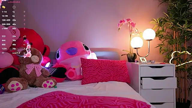 Snapshot of Vesya chatting on 10.06.25 Vesya online show from 10.06.25