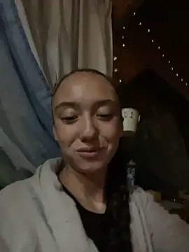 Snapshot of CristinaSww chatting on 10.21.25 CristinaSww online show from 10.21.25