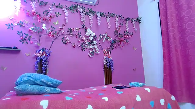 skinnybarbie022 online show from 06.12.26
