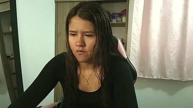 Oliviawatson1 online show from 10.04.25