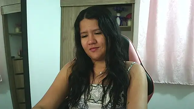 Oliviawatson1 online show from 11.17.25