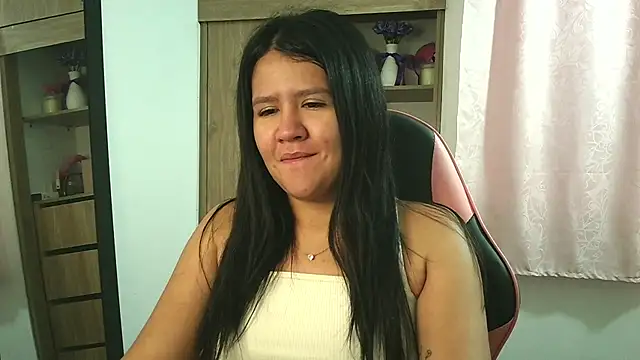 Oliviawatson1 online show from 11.19.25