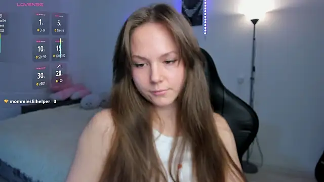 Snapshot of cute_little_ass chatting on 10.19.25 cute little ass online show from 10.19.25