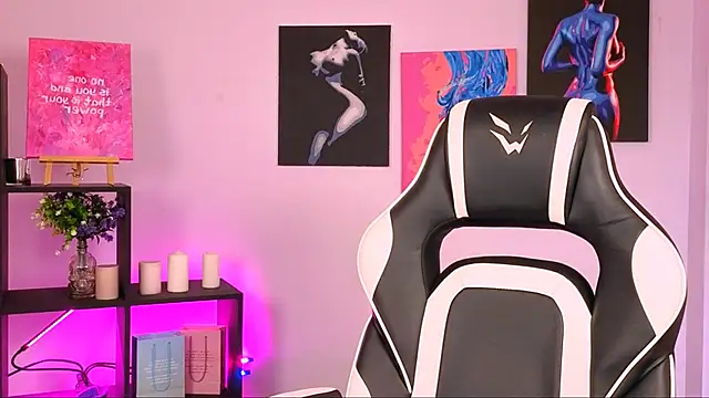 Charlotte Colinss online show from 11.06.25