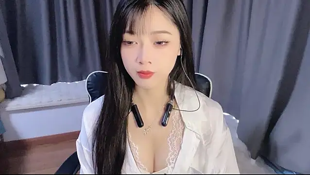 Snapshot of Cicicici-cc chatting on 10.30.25 Cicicici-cc online show from 10.30.25