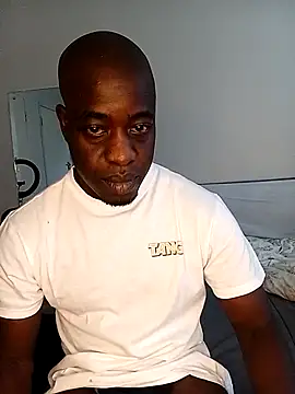 Snapshot of WaiterZim chatting on 10.01.25 WaiterZim online show from 10.01.25