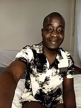 Snapshot of WaiterZim chatting on 10.05.25 WaiterZim online show from 10.05.25