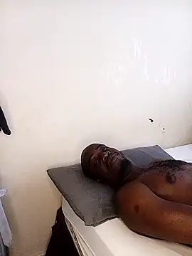 Snapshot of WaiterZim chatting on 11.03.25 WaiterZim online show from 11.03.25