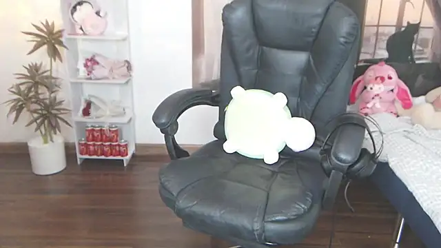 Suzie Wet Cave online show from 09.27.25