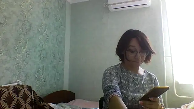 Moon Janis online show from 09.24.25