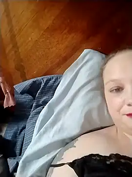 Snapshot of kellyjean0217 chatting on 10.18.25 kellyjean0217 online show from 10.18.25