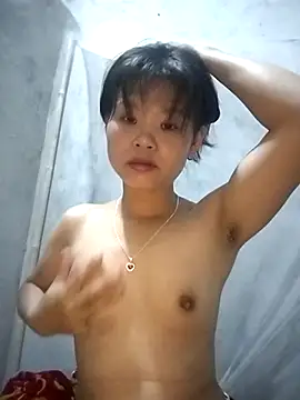 LinhNa999 online show from 11.18.25