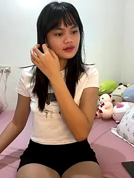 Snapshot of DriveMeCrazy18 chatting on 10.03.25 DriveMeCrazy18 online show from 10.03.25