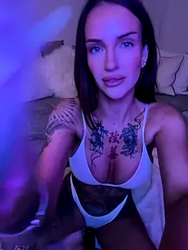 Snapshot of Nikki__Foxx chatting on 10.06.25 Nikki Foxx online show from 10.06.25