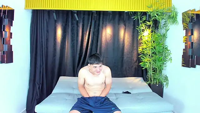 Snapshot of golden_girl_house chatting on 10.25.25 golden girl house online show from 10.25.25