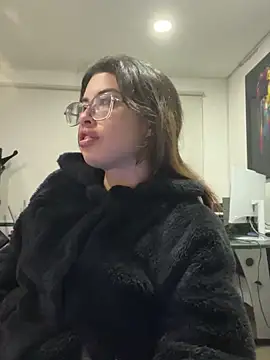 Isabela Colins online show from 09.15.25