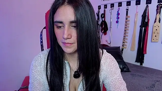 Snapshot of elowen_halley1 chatting on 04.10.26 elowen halley1 online show from 04.10.26