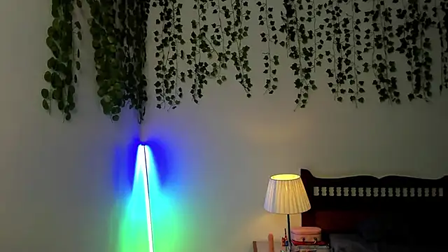 Ariana Spring online show from 10.17.25