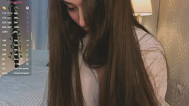 Trinity Bunny online show from 11.28.25