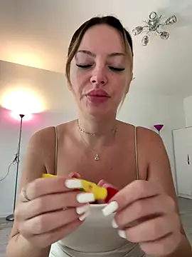 Sandra Jo online show from 09.21.25