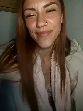 Snapshot of SlimBellaa chatting on 09.17.25 SlimBellaa online show from 09.17.25