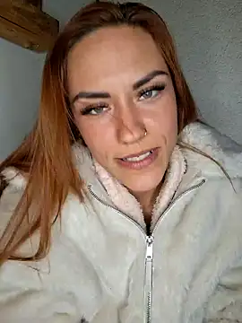 Snapshot of SlimBellaa chatting on 10.10.25 SlimBellaa online show from 10.10.25