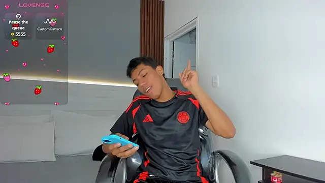 Brunette  boy online show from 01.16.26