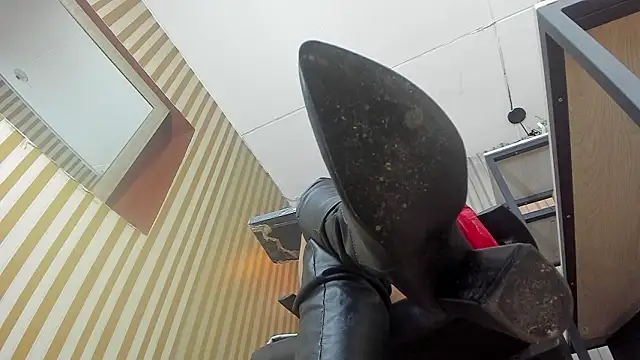 Scarlett Barnes online show from 03.26.26