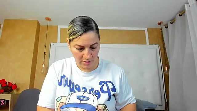 Snapshot of Heidy_milf chatting on 06.22.26 Heidy milf online show from 06.22.26