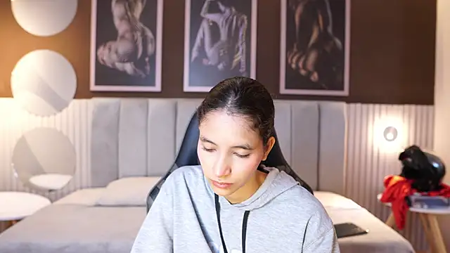 pinkloly online show from 10.10.25