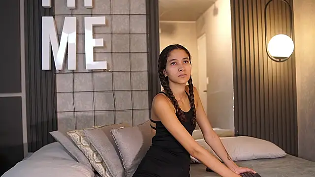 pinkloly online show from 10.29.25