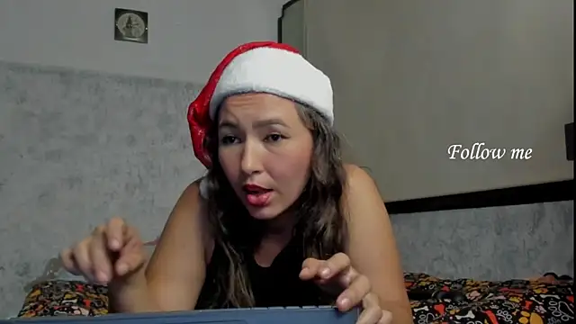 marly charm  online show from 12.18.25