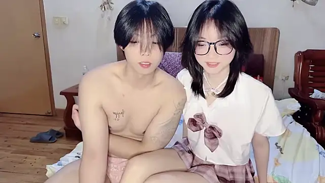 Snapshot of Crush-1 chatting on 10.03.25 Crush-1 online show from 10.03.25