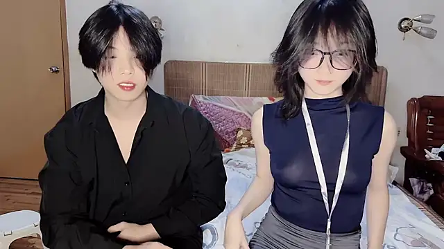 Snapshot of Crush-1 chatting on 10.18.25 Crush-1 online show from 10.18.25