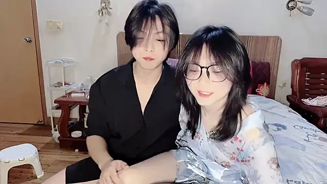 Snapshot of Crush-1 chatting on 11.02.25 Crush-1 online show from 11.02.25