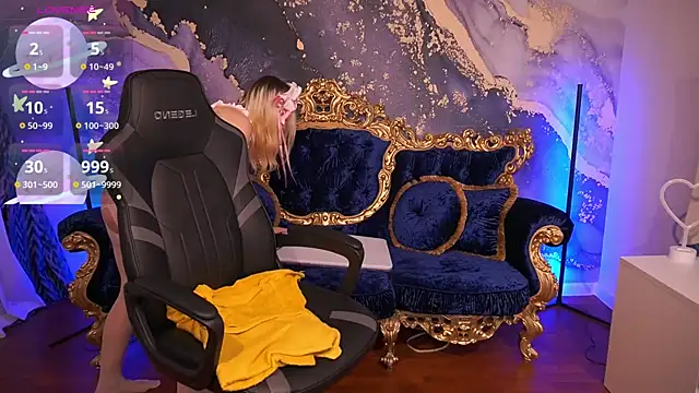 LilElfie online show from 11.19.25