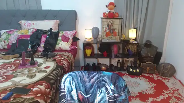 Snapshot of LustfullVelindaks chatting on 10.10.25 LustfullVelindaks online show from 10.10.25